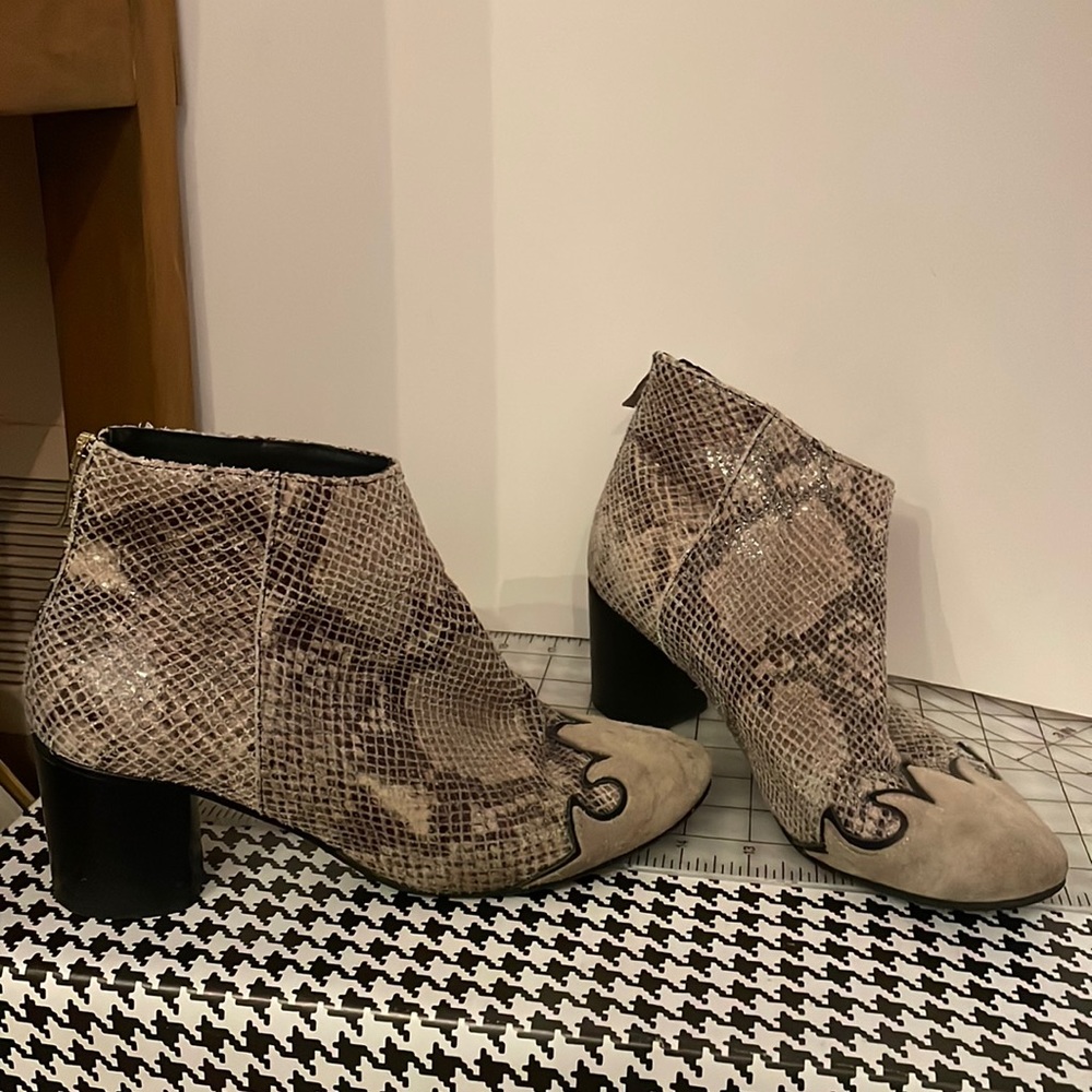 Free people booties snake skin 38 usa 7.5/8
